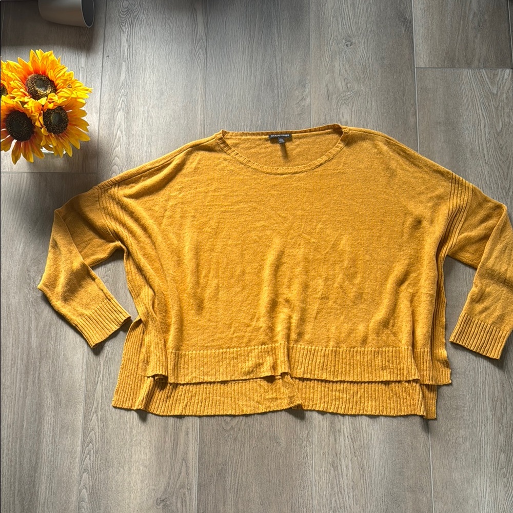 100% organic linen mustard yellow lightweight sweater. Women’s size extra large